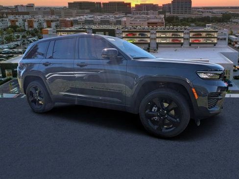 New 2025 Jeep Grand Cherokee Altitude image 1
