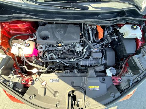 Used 2022 Toyota Sienna XLE AWD/4WD image 3