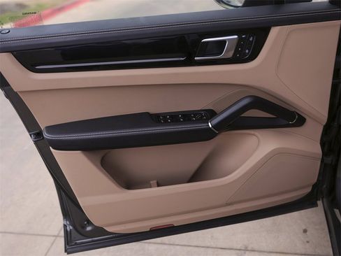 Certified 2023 Porsche Cayenne Coupe image 31