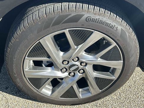 New 2025 Cadillac Optiq Luxury 1 image 32