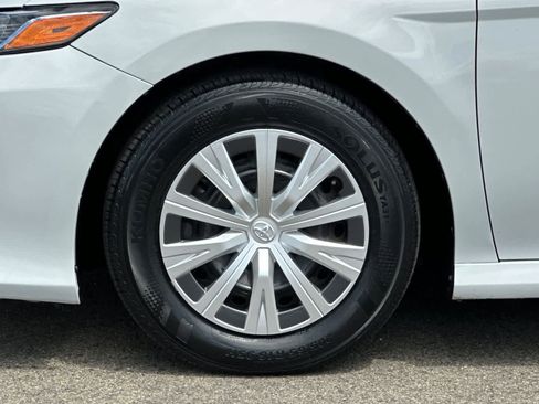 Used 2022 Toyota Camry LE FWD image 29