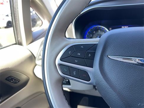 Used 2019 Chrysler Pacifica Limited image 27