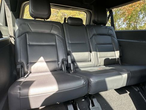 New 2025 Lincoln Navigator L Reserve w/ Jet Appearance Package image 17