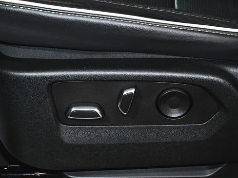 Used 2023 Cadillac Escalade Premium Luxury AWD/4WD image 47