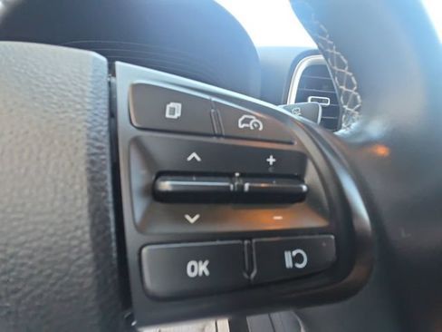 Used 2023 Hyundai Venue FWD image 19