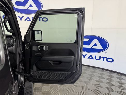 Used 2020 Jeep Gladiator Overland image 11