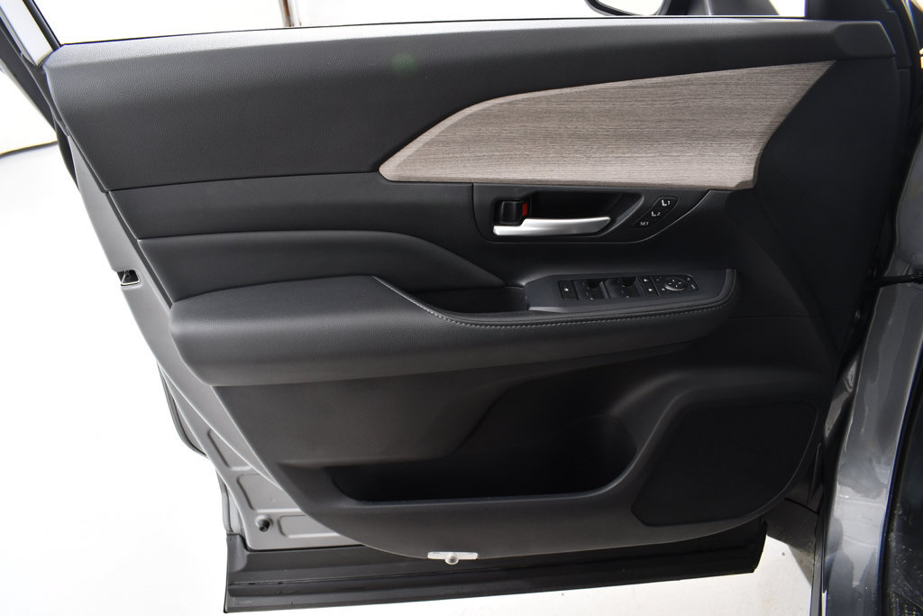 Used 2026 Toyota Grand Highlander AWD image 26