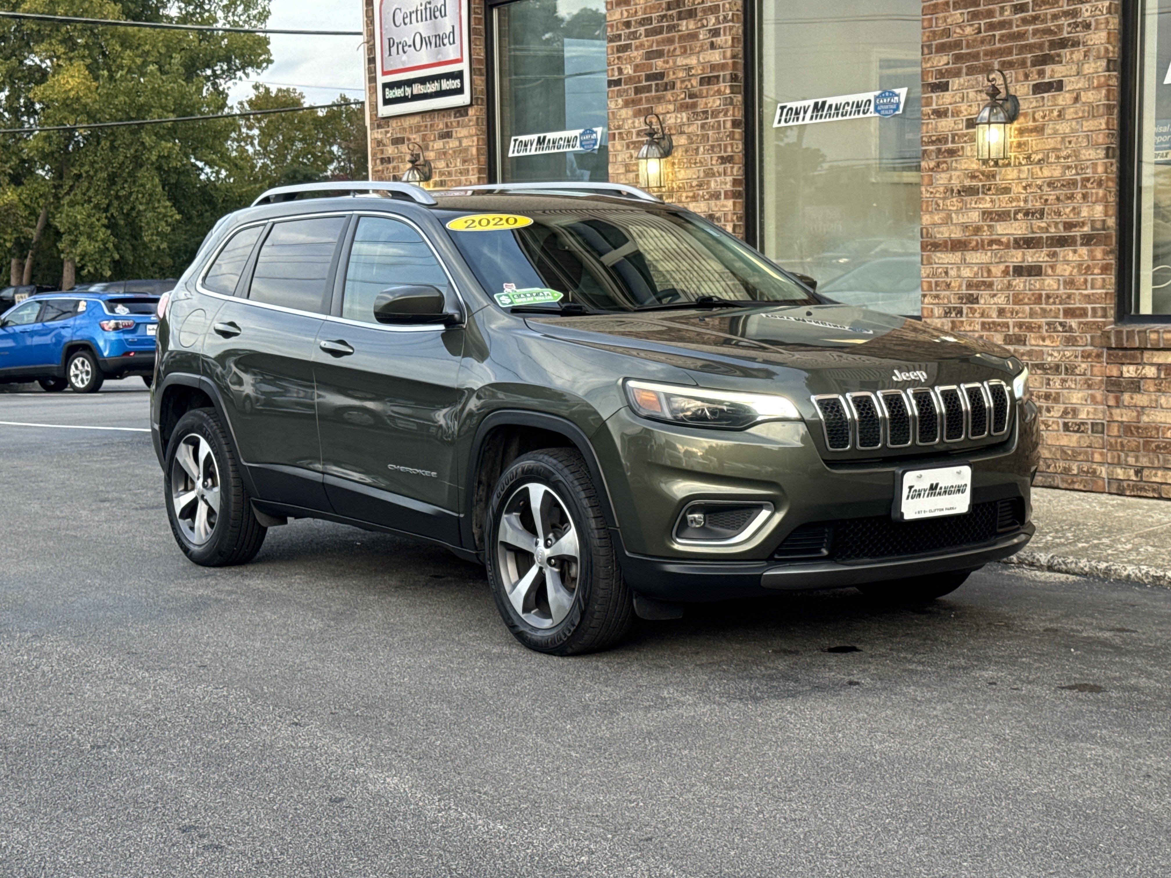 Used 2020 Jeep Cherokee Limited AWD/4WD image 6