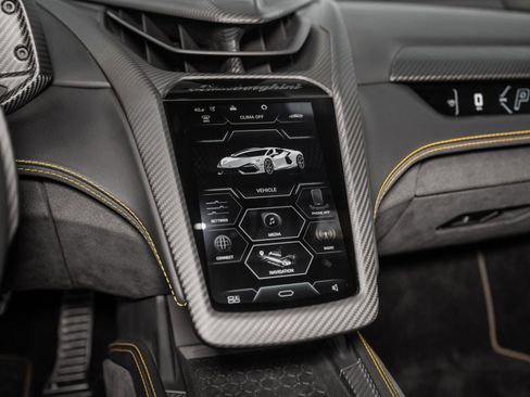 Used 2024 Lamborghini Revuelto image 34