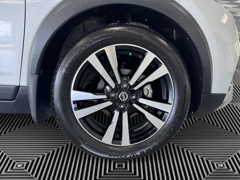 Used 2019 Nissan Kicks SV FWD image 9