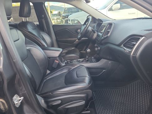 Used 2019 Jeep Cherokee Latitude Plus w/ Comfort/Convenience Group AWD/4WD image 29