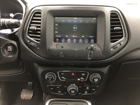 Used 2020 Jeep Compass Latitude image 22