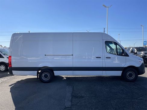 Used 2024 Mercedes-Benz Sprinter 2500 w/ Acoustic Package image 3