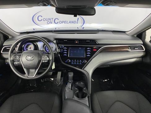 Used 2018 Toyota Camry LE FWD image 12
