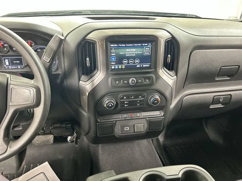 Used 2019 Chevrolet Silverado 1500 Custom w/ Custom Value Package AWD/4WD image 18