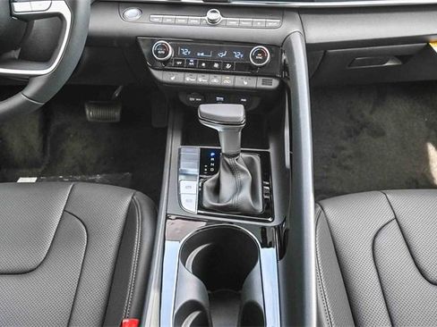 New 2026 Hyundai Elantra Limited image 15