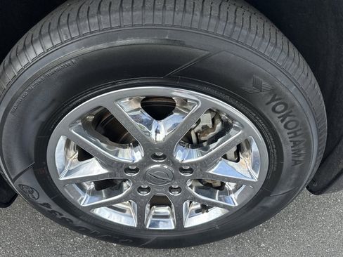 Used 2023 Chrysler Pacifica Touring-L FWD image 35