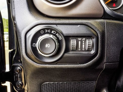 Used 2018 Jeep Wrangler Unlimited Sport S AWD/4WD image 31
