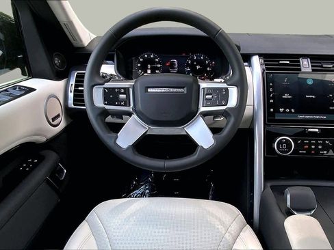 Used 2025 Land Rover Discovery S AWD/4WD image 6