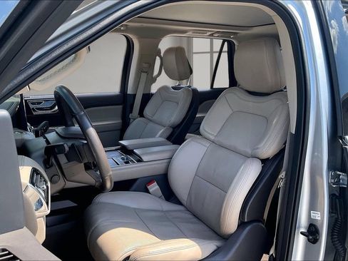 Used 2023 Lincoln Navigator 2WD image 19