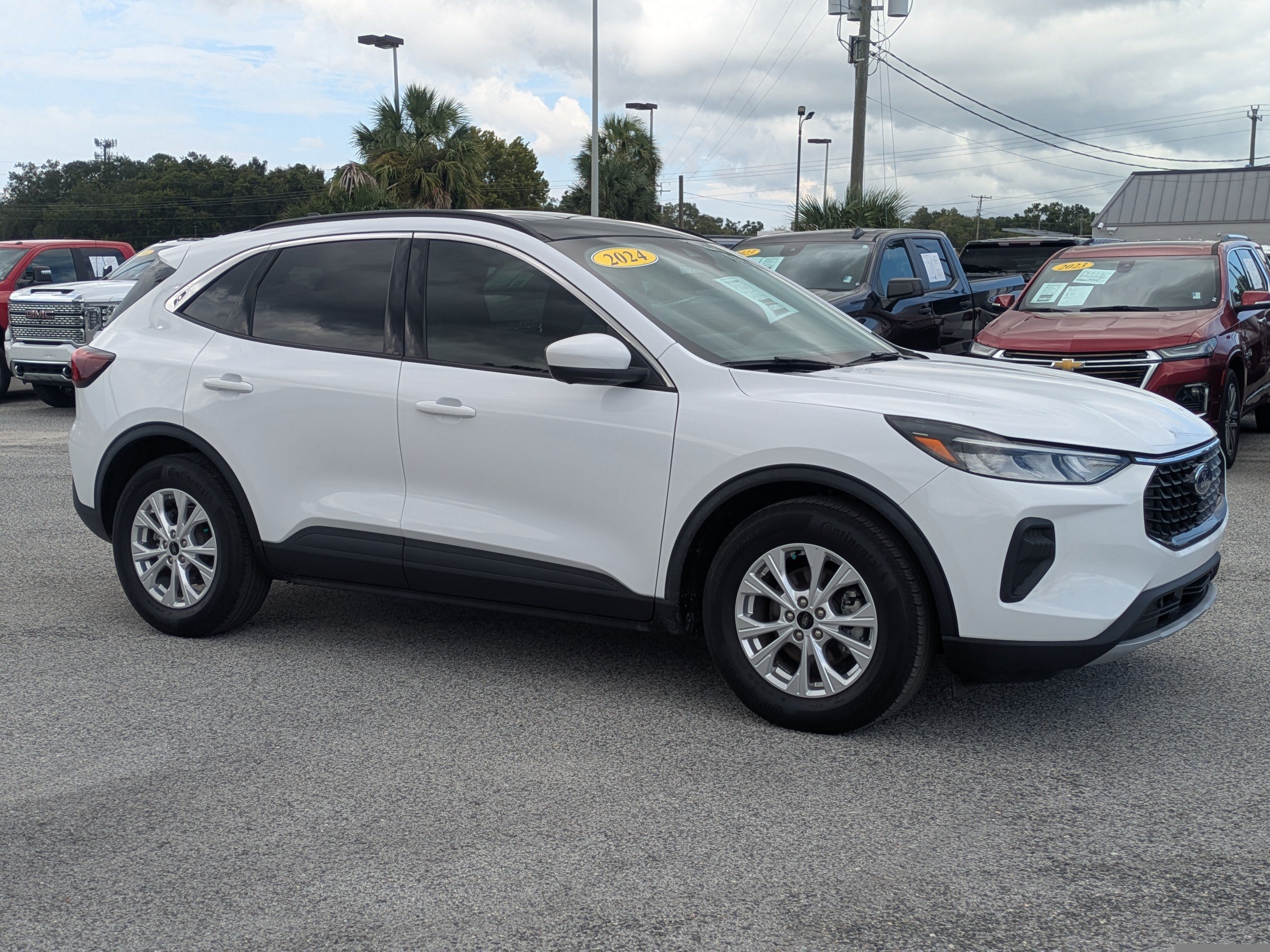 Used 2024 Ford Escape Active w/ Tech Pack #2 FWD image 2