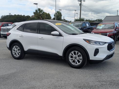Used 2024 Ford Escape Active w/ Tech Pack #2 FWD image 2
