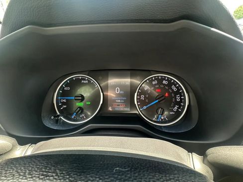 Used 2021 Toyota RAV4 LE AWD/4WD image 10