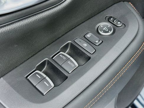 Certified 2025 Honda HR-V Sport image 17