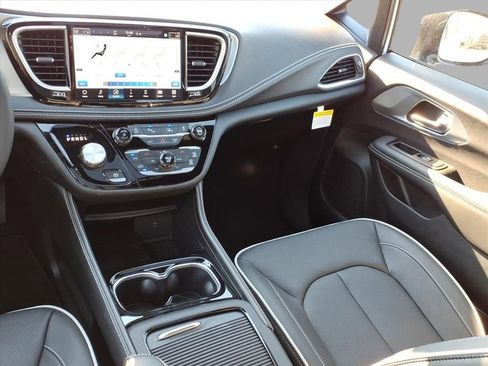 New 2026 Chrysler Pacifica Limited w/ S Appearance Package image 27