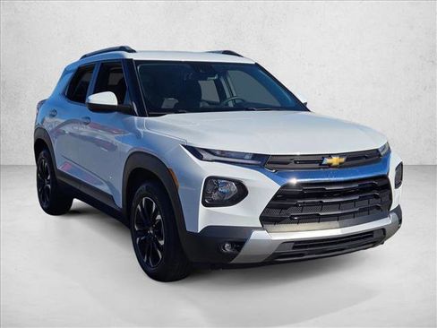 Used 2022 Chevrolet TrailBlazer LT w/ Convenience Package FWD image 6