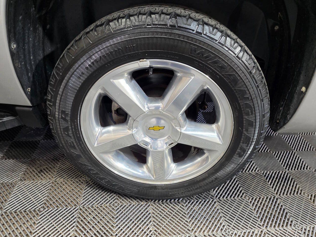 Used 2011 Chevrolet Avalanche LTZ RWD image 30