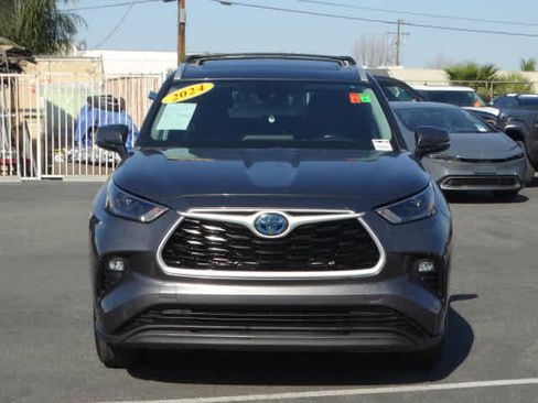 Certified 2024 Toyota Highlander XLE image 3