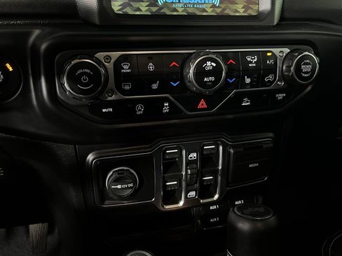 Certified 2022 Jeep Wrangler Unlimited Sahara w/ LED Lighting Group image 20