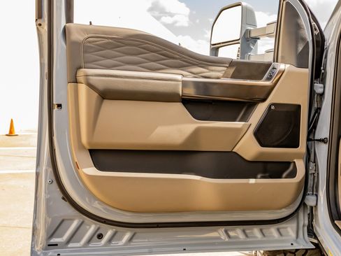 Used 2026 Ford F450 Platinum w/ Platinum Plus Package image 36