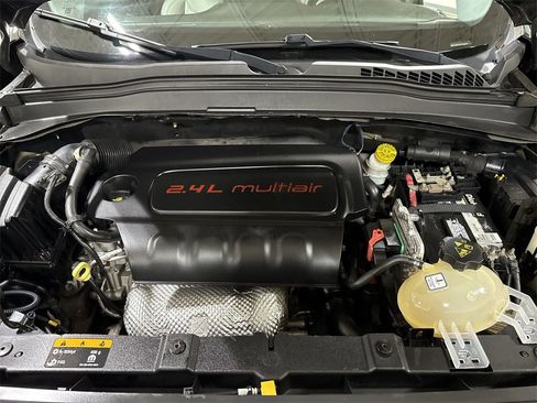 Used 2015 Jeep Renegade Latitude w/ Popular Equipment Group image 24