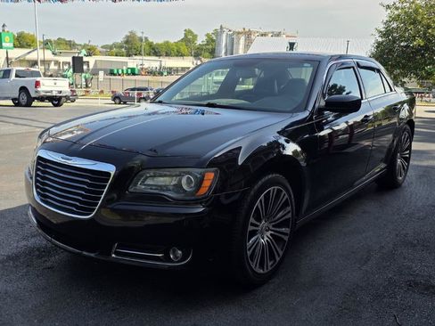 Used 2013 Chrysler 300 S RWD image 3