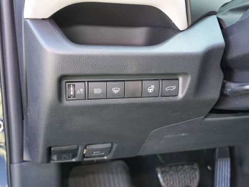 Used 2019 Toyota RAV4 XLE w/ Convenience Package AWD/4WD image 16