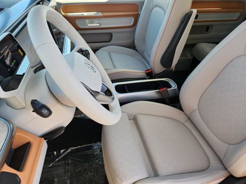 New 2025 Volkswagen ID. Buzz 1st Edition image 12