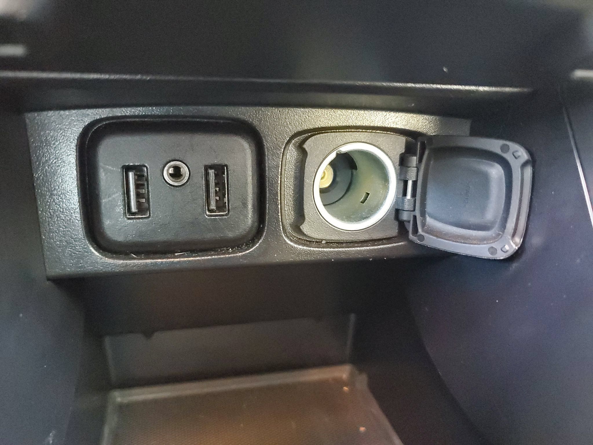 Used 2022 Buick Encore Preferred w/ Safety Package FWD image 26
