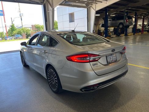 Used 2017 Ford Fusion SE w/ Fusion SE Technology Package AWD/4WD image 4