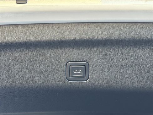 Used 2024 GMC Yukon XL Denali Ultimate image 17