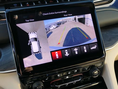 Used 2022 Jeep Grand Cherokee Limited 4xe w/ Luxury Tech Group II image 17