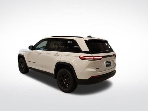 New 2025 Jeep Grand Cherokee Altitude image 23