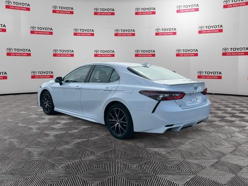 Used 2022 Toyota Camry SE FWD image 7