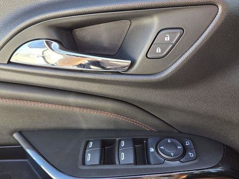 Used 2025 Chevrolet Trax RS w/ Driver Confidence Package FWD image 22