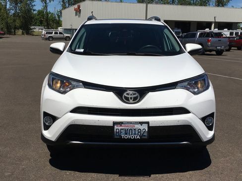Used 2017 Toyota RAV4 XLE AWD/4WD image 9