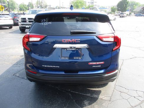 Used 2023 GMC Terrain SLE w/ Driver Convenience Package AWD/4WD image 9