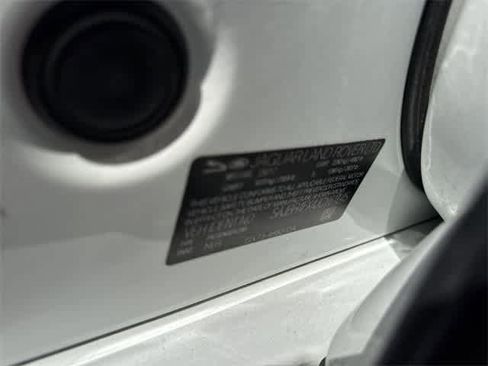 Used 2018 Jaguar XF 25t image 25