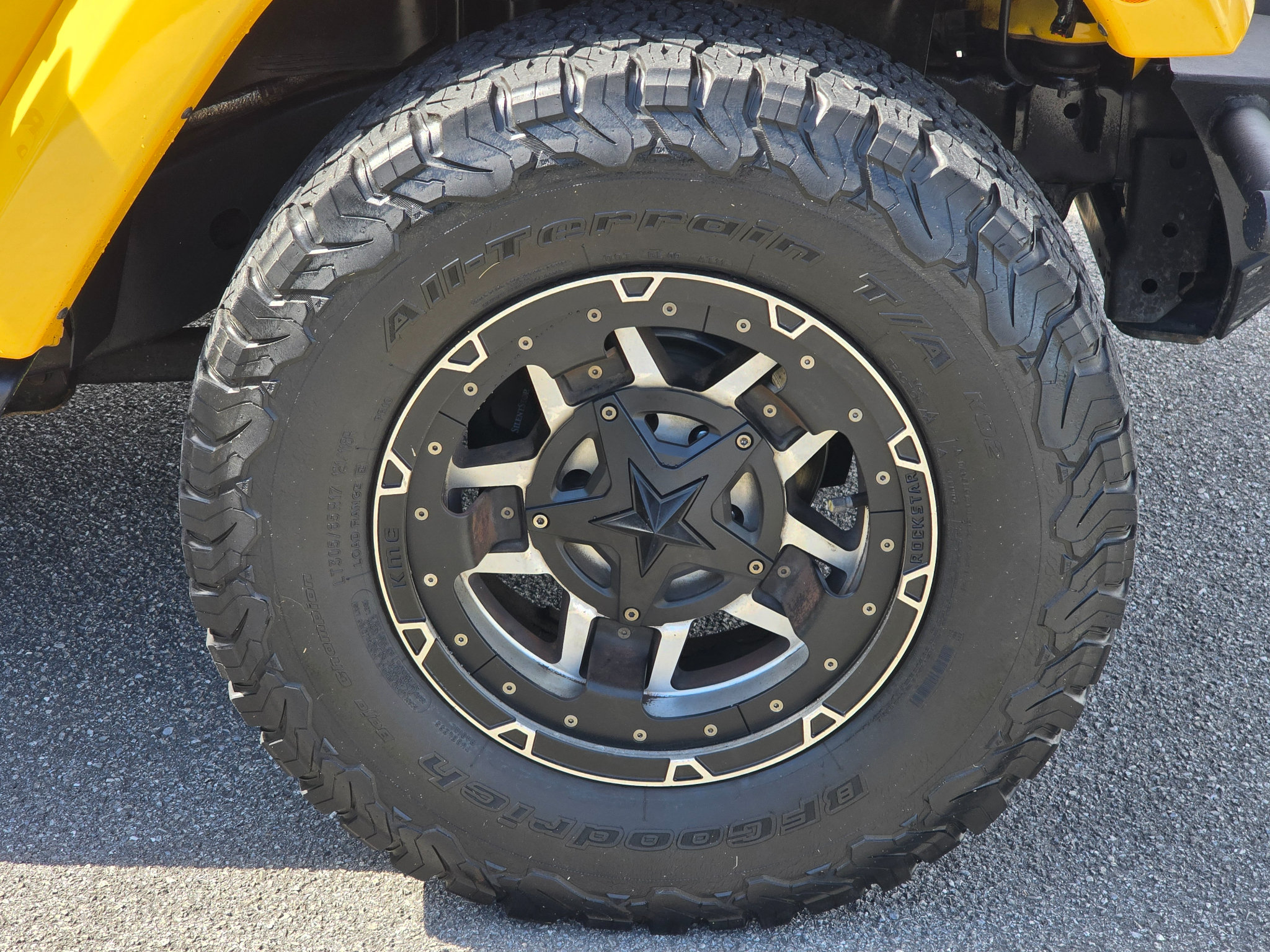Used 2015 Jeep Wrangler Unlimited Sahara w/ Dual Top Group AWD/4WD image 24