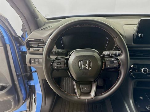 Used 2025 Honda Pilot TrailSport image 19